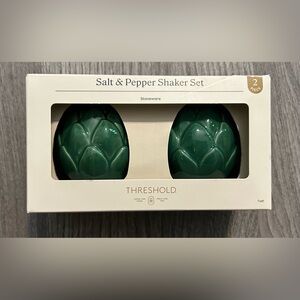 NWT BUNDLE Big Discount Threshold Artichoke Stoneware Salt & Pepper Shakers